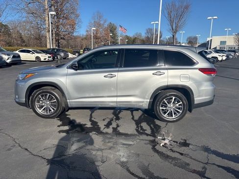 Used 2017 Toyota Highlander XLE image 4