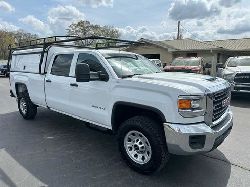 Used 2018 GMC Sierra 3500 4x4 Crew Cab w/ Sierra Convenience Package image 3