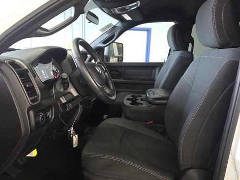 Used 2024 RAM 2500 Tradesman w/ Chrome Appearance Group image 7