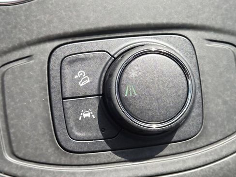 Used 2023 GMC Terrain SLE image 7