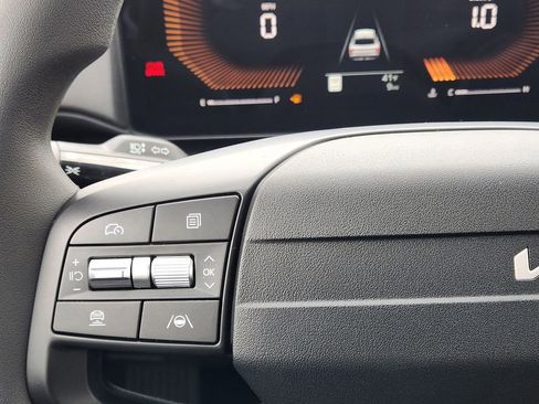 New 2025 Kia K4 LX image 19