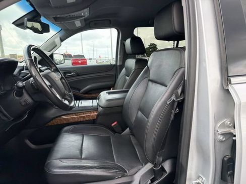 Used 2018 Chevrolet Suburban Premier AWD/4WD image 19