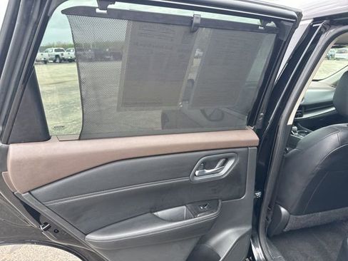 Used 2023 Nissan Rogue SV w/ SV Premium B Package image 16