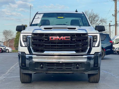 Used 2024 GMC Sierra 2500 Pro w/ Convenience Package image 2