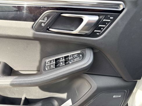 Certified 2022 Porsche Macan image 24