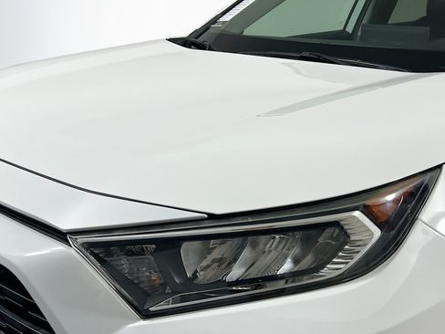 Used 2019 Toyota RAV4 XLE FWD image 11