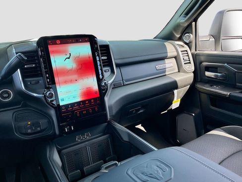New 2026 RAM 2500 Laramie AWD/4WD image 25