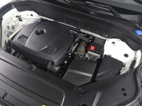 Used 2020 Volvo XC90 T6 Momentum w/ Protection Package Premier image 21