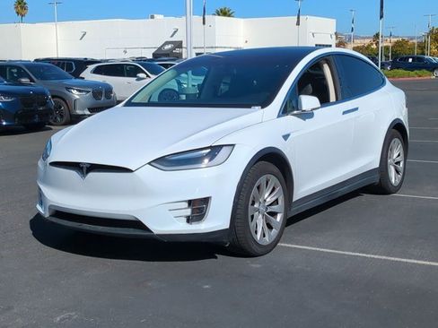 Used 2016 Tesla Model X 75D image 1