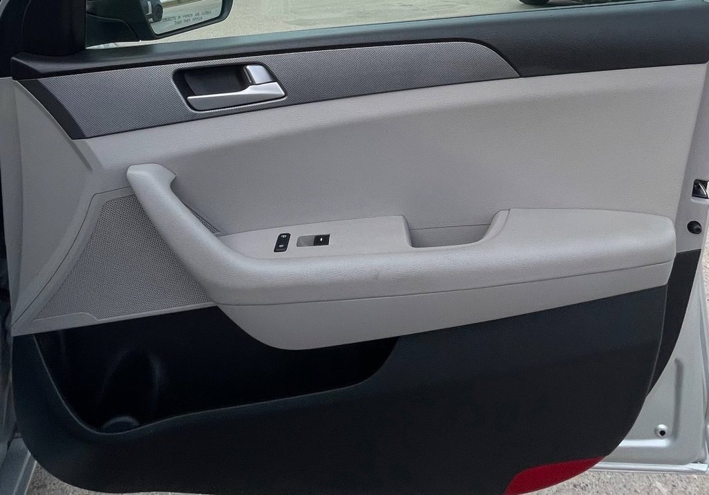Used 2015 Hyundai Sonata SE FWD image 29