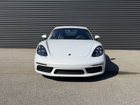 Certified 2024 Porsche 718 Cayman image 6