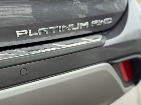 Used 2022 Toyota Highlander Limited image 11