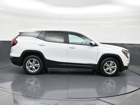 Used 2022 GMC Terrain SLE image 7