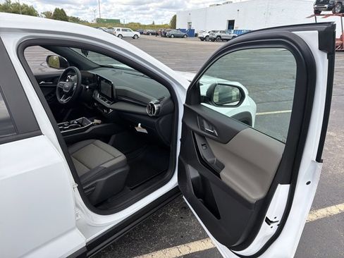 New 2026 Chevrolet Equinox LT w/ Convenience Package II image 27