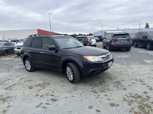 Used 2011 Subaru Forester 2.5X Premium w/ All-Weather Pkg AWD/4WD image 2