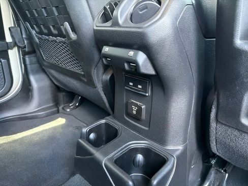 Used 2022 Jeep Wrangler Unlimited Rubicon w/ Dual Top Group AWD/4WD image 27