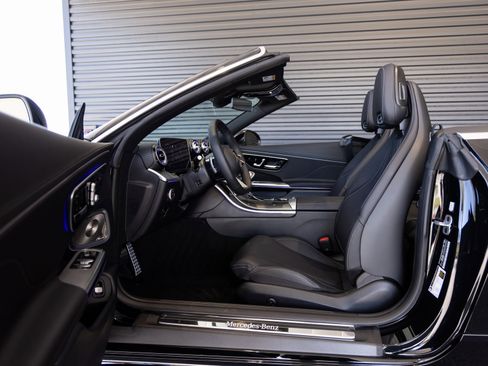 Used 2025 Mercedes-Benz CLE 300 4MATIC Cabriolet image 22