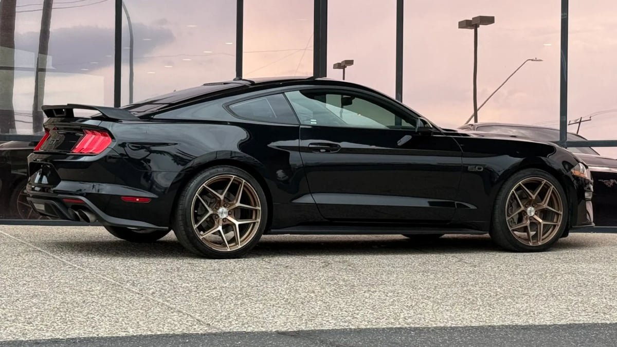 Used 2019 Ford Mustang GT RWD image 13