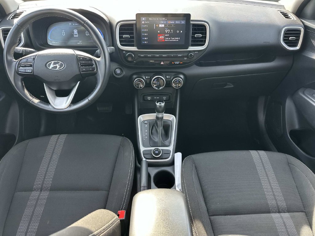 Used 2025 Hyundai Venue SEL FWD image 13
