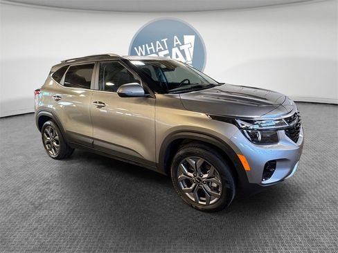 Certified 2024 Kia Seltos S image 1