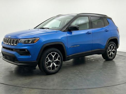 Used 2025 Jeep Compass Limited AWD/4WD image 2