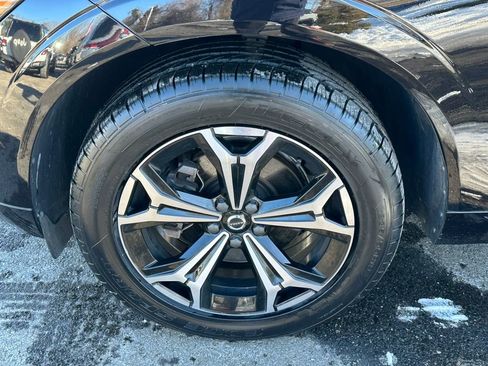 Used 2022 Volvo XC60 B5 Momentum w/ Climate Package image 8
