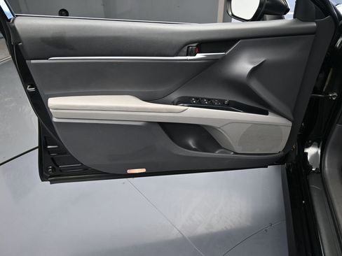 Used 2019 Toyota Camry LE image 12