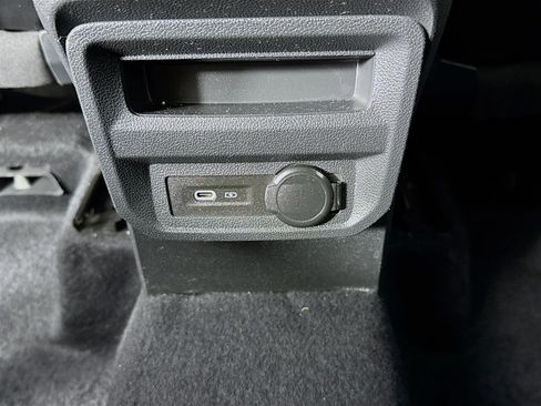 Used 2022 Volkswagen Tiguan SE R-Line image 27