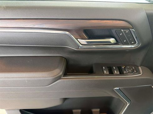 Used 2025 GMC Sierra 1500 SLT image 9