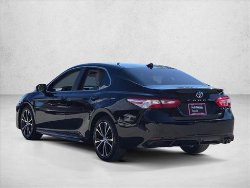 Used 2020 Toyota Camry SE FWD image 8