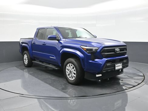 Used 2025 Toyota Tacoma SR5 w/ SR5 Upgrade Package AWD/4WD image 22