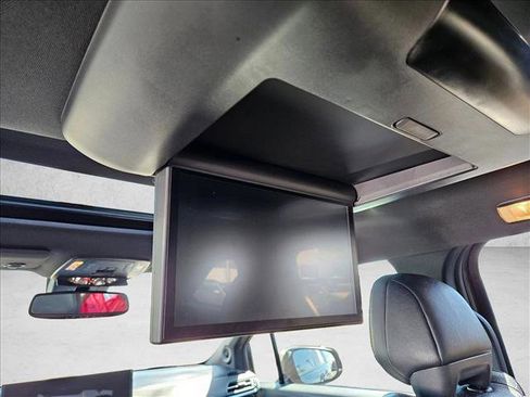 Used 2025 Toyota Sienna XLE Woodland Edition image 16