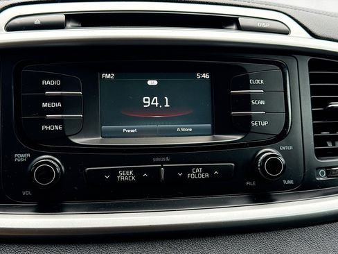 Used 2017 Kia Sorento FWD image 30