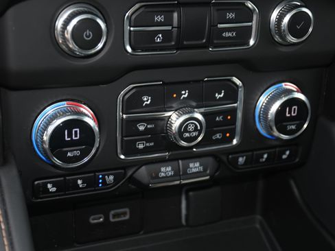 Used 2023 GMC Yukon XL AT4 AWD/4WD image 15
