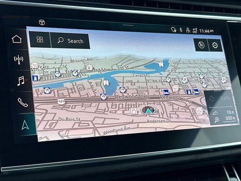 Used 2023 Audi Q8 Premium image 19