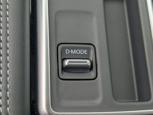 New 2026 Nissan Pathfinder Platinum FWD image 17