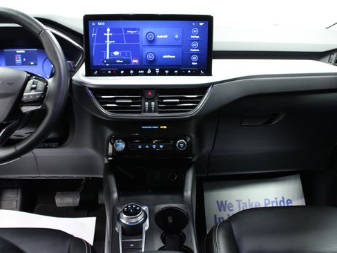 Used 2025 Ford Escape Platinum image 18