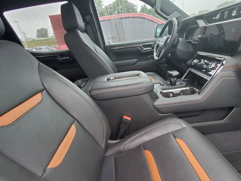 Used 2022 GMC Sierra 1500 AT4 w/ AT4 Premium Package AWD/4WD image 4