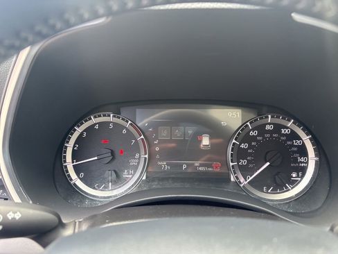 Used 2025 Toyota Highlander XLE FWD image 22