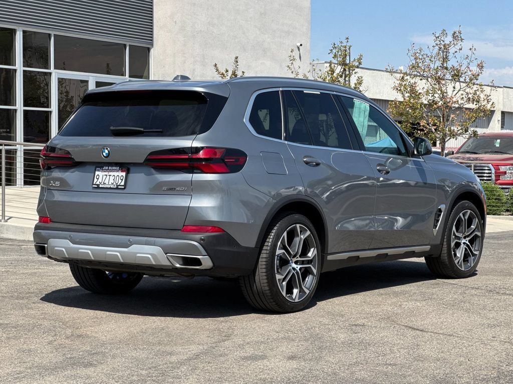 Used 2024 BMW X5 sDrive40i w/ Premium Package RWD image 3