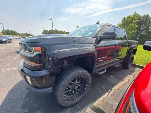 Used 2018 Chevrolet Silverado 1500 LT w/ All Star Edition AWD/4WD image 9