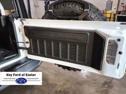 Used 2023 Jeep Wrangler Unlimited w/ Cold Weather Group AWD/4WD image 15