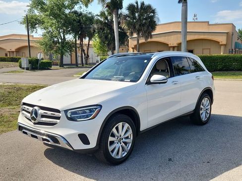 Used 2021 Mercedes-Benz GLC 300 4MATIC image 2