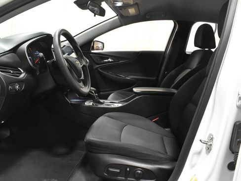 Used 2023 Chevrolet Malibu LT w/ Driver Confidence Package FWD image 3