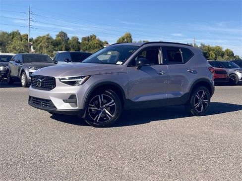New 2026 Volvo XC40 B4 Core image 2