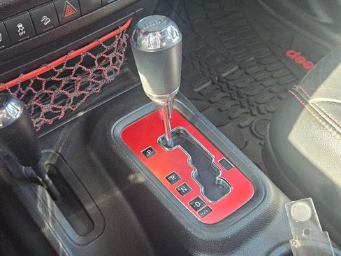 Used 2017 Jeep Wrangler Unlimited Rubicon AWD/4WD image 20