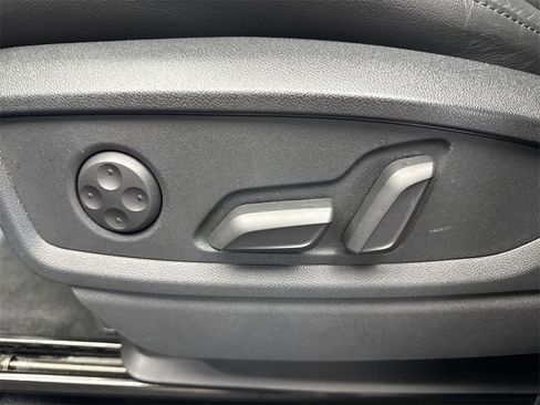 Certified 2024 Audi Q5 e Premium Plus image 12