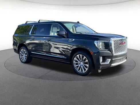 Used 2022 GMC Yukon XL Denali w/ Denali Premium Package AWD/4WD image 8