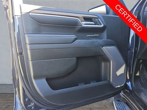 Used 2023 Chevrolet Silverado 1500 High Country w/ Technology Package image 17