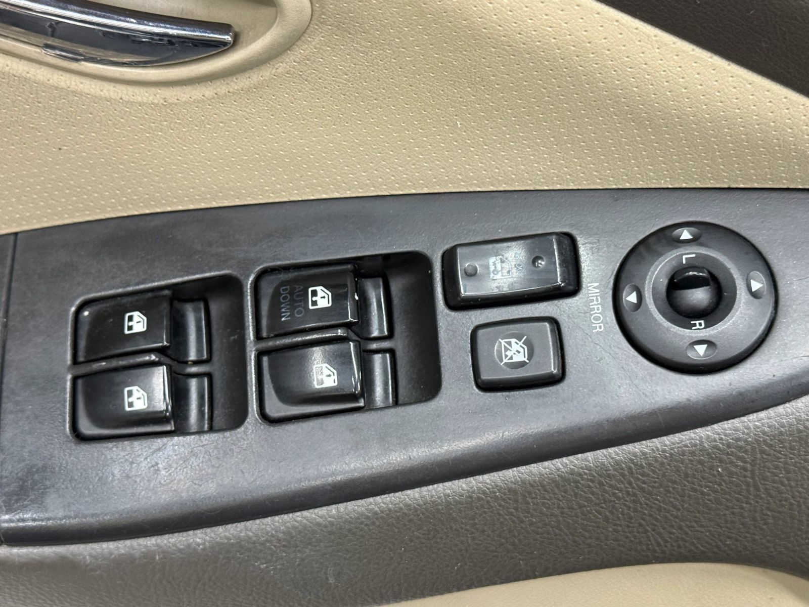 Used 2010 Hyundai Elantra GLS FWD image 23